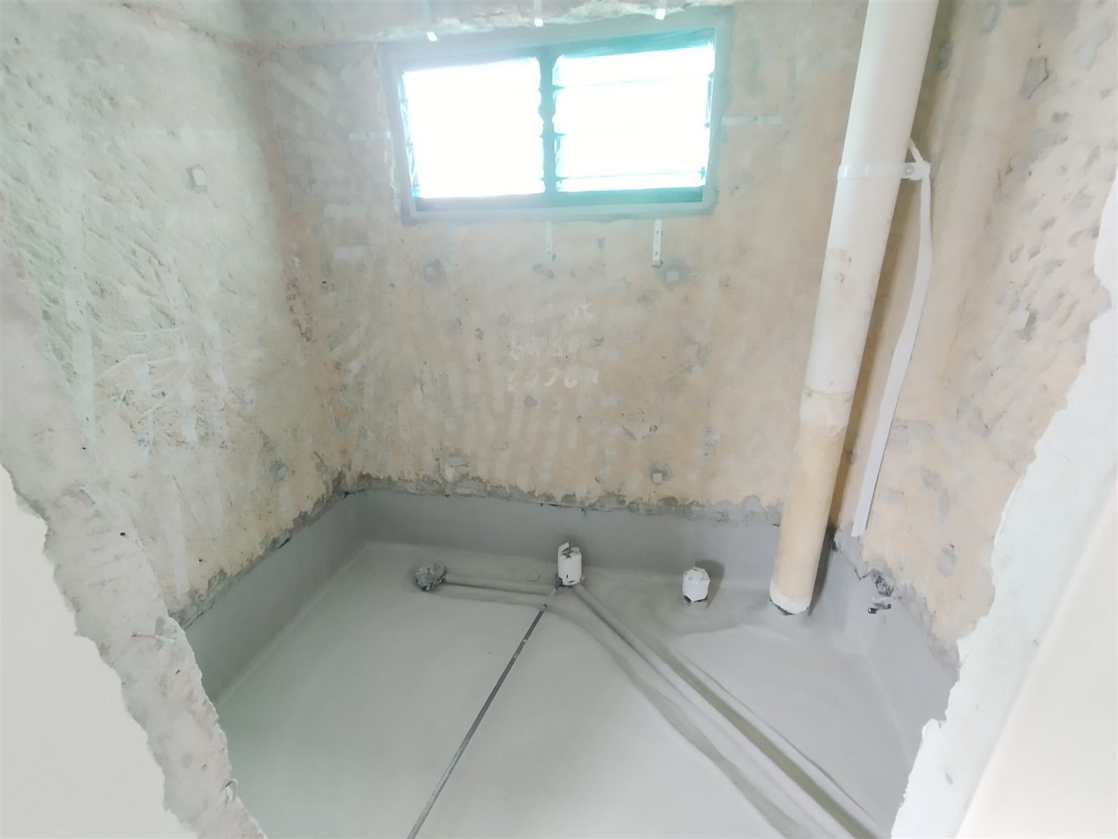Bathroom wet area waterproofing review around floor and wall junctions