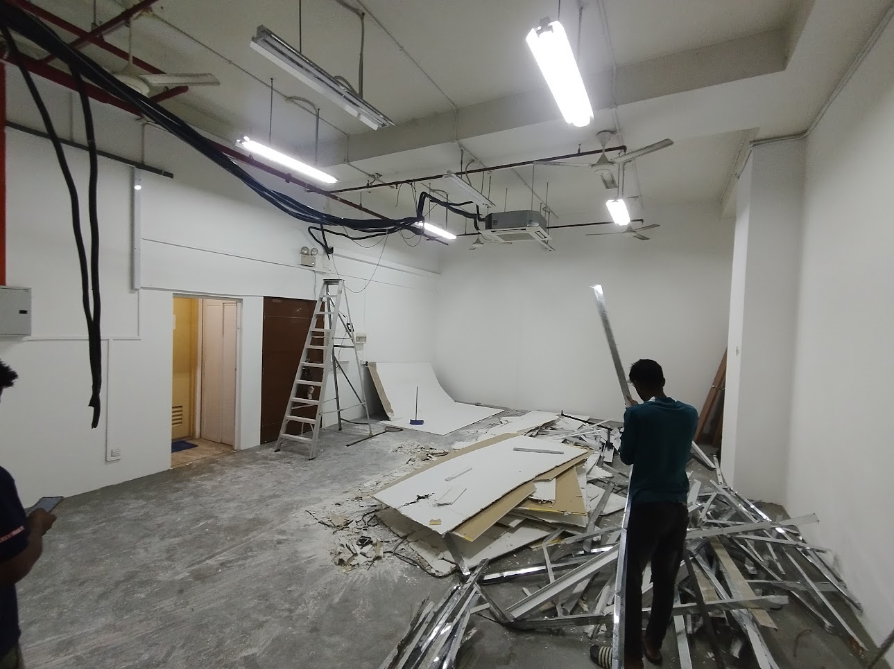 Commercial unit reinstatement with dismantling, disposal and make-good scope